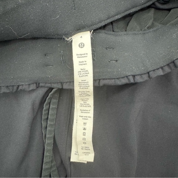 Lululemon Black Stretch High-Rise Pull-On Pant 31" Length 69% nylon 31% lycra 4 - Picture 8 of 15